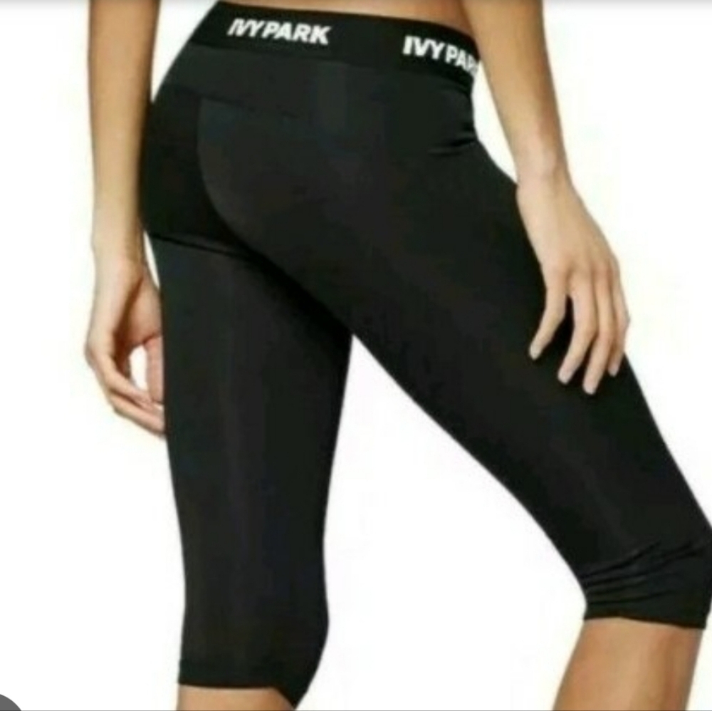 Ivy Park Sculpted Low Rise Foldover Logo Waist Capri Legging Black sz M